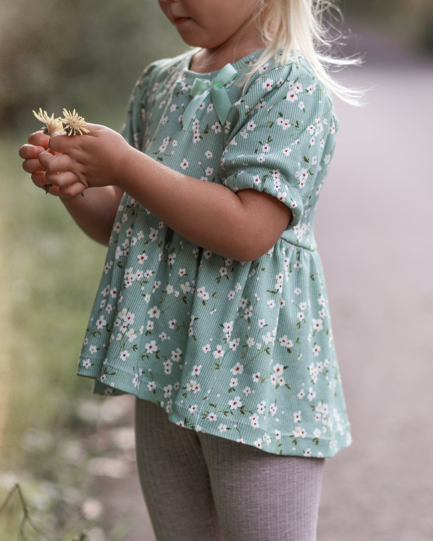 Weiße Blümchen mint - Rib Jersey