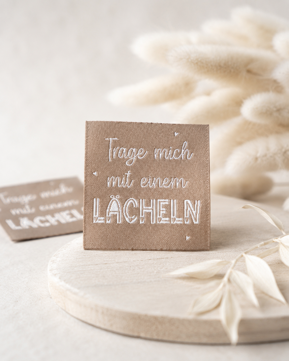 Trage mich mit einem Lächeln - Web Label - 4x4cm