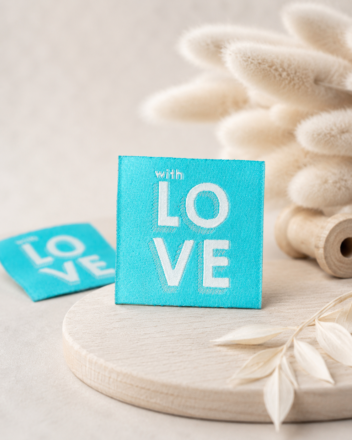 with LOVE blau - Web Label - 4x4cm