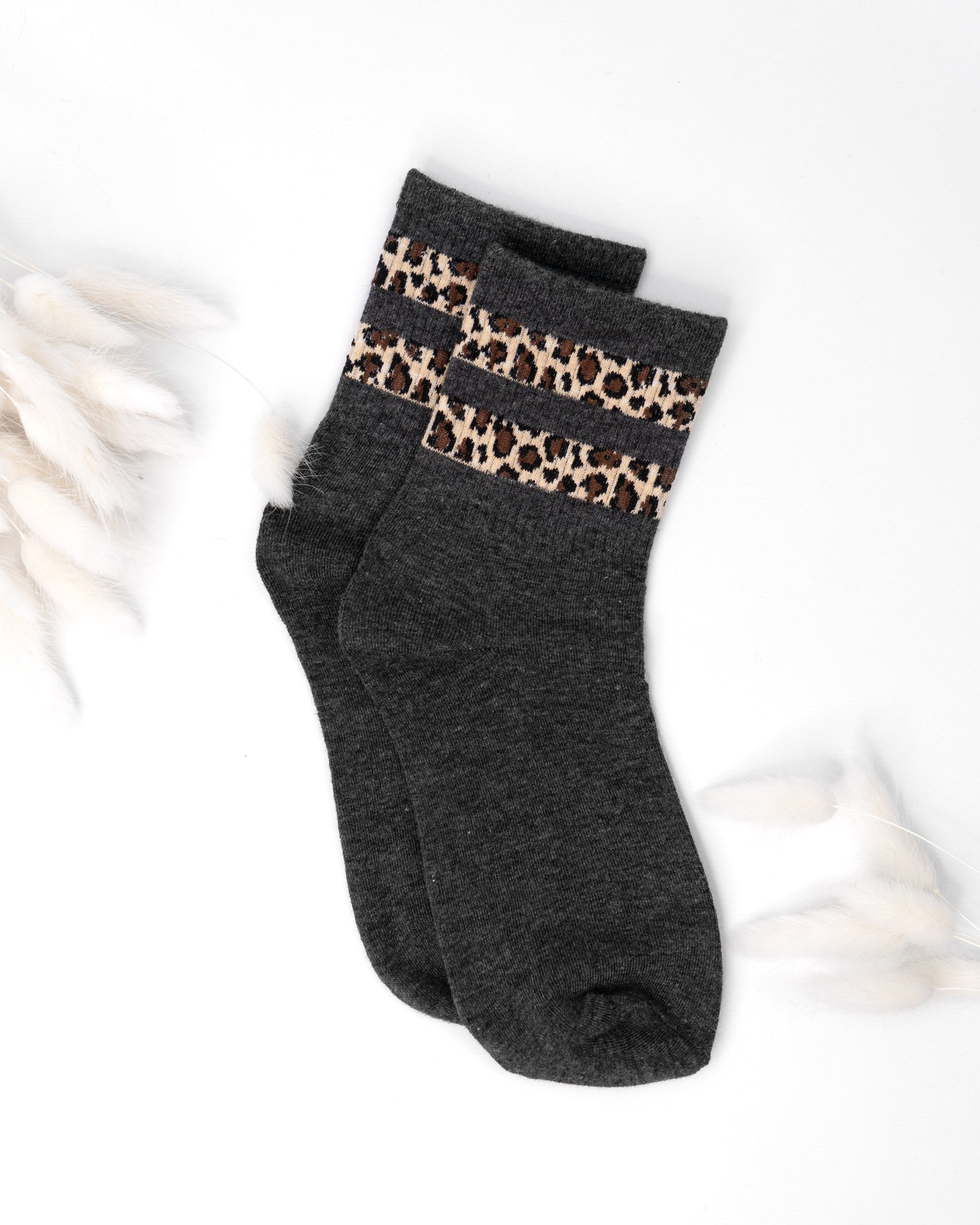 Damen Socken grau mit Streifen im Leo Design