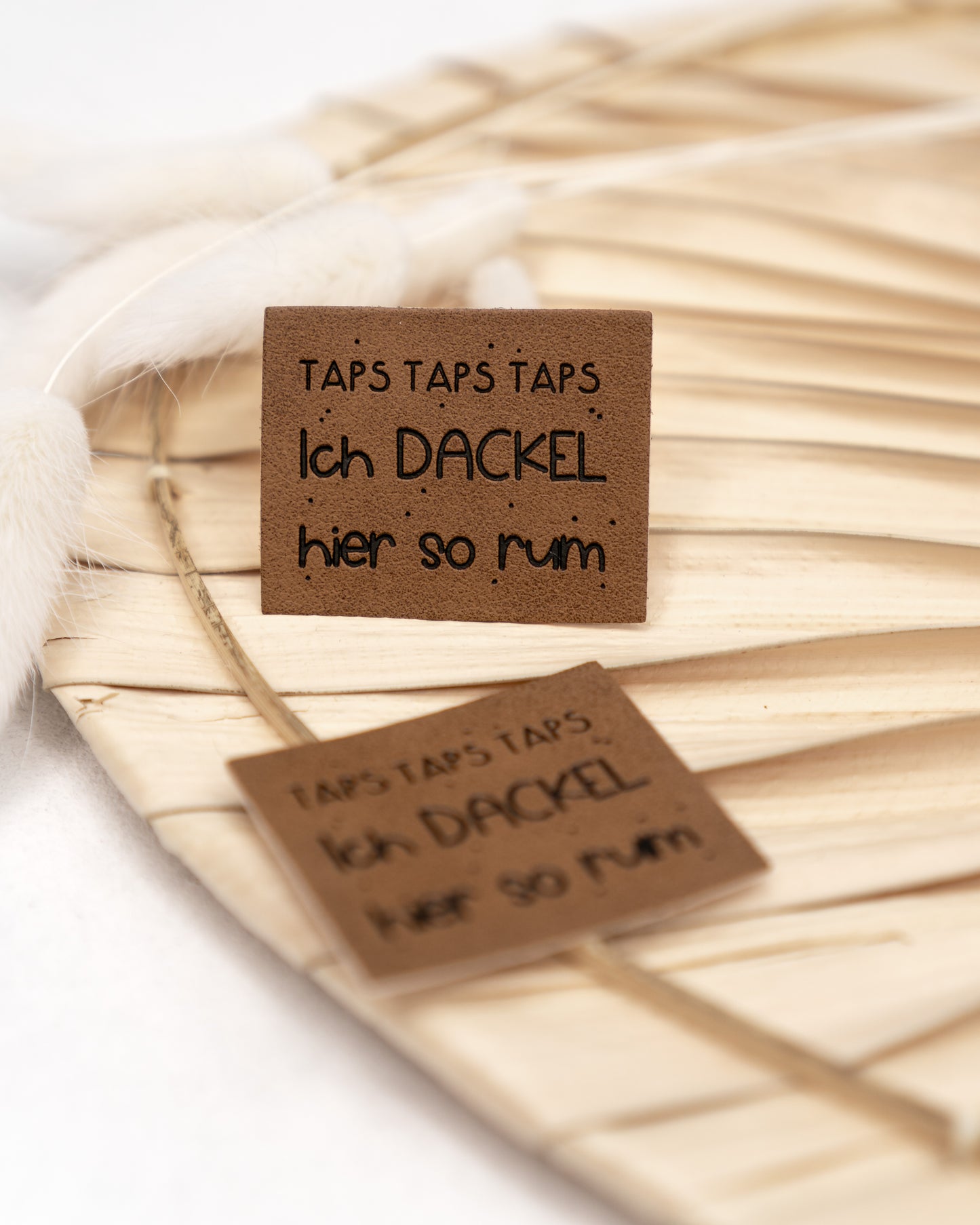 Taps Taps Taps - ich Dackel hier so rum - Kunstleder Label