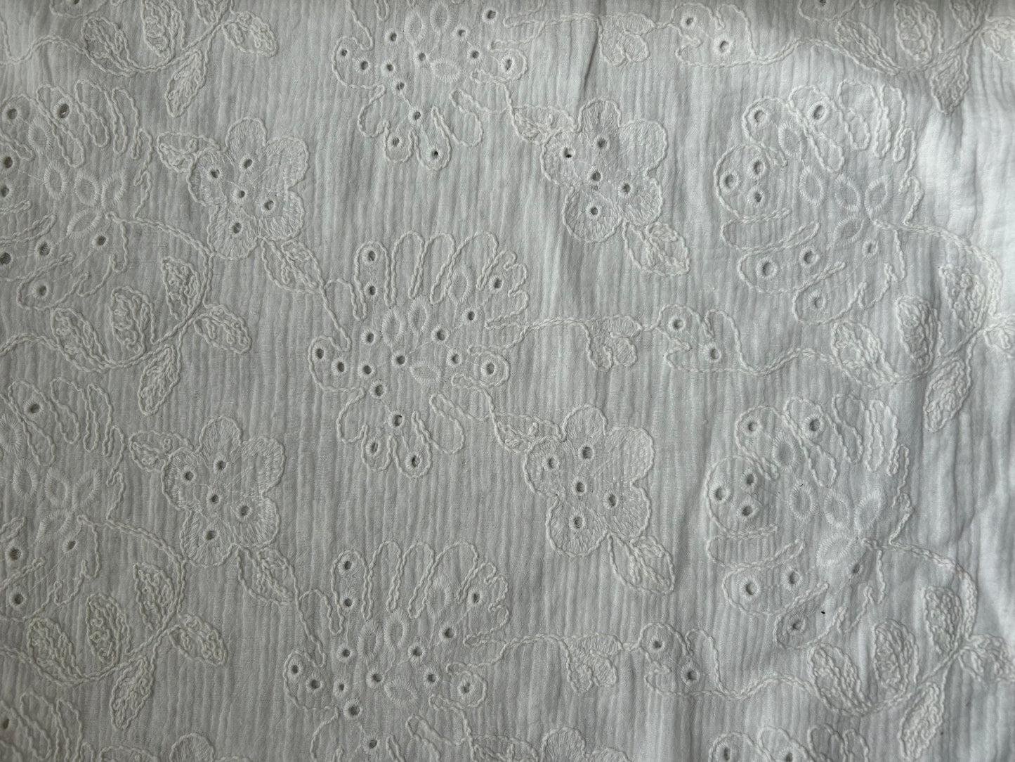 Musselin Blumen Lochstickerei Ecru