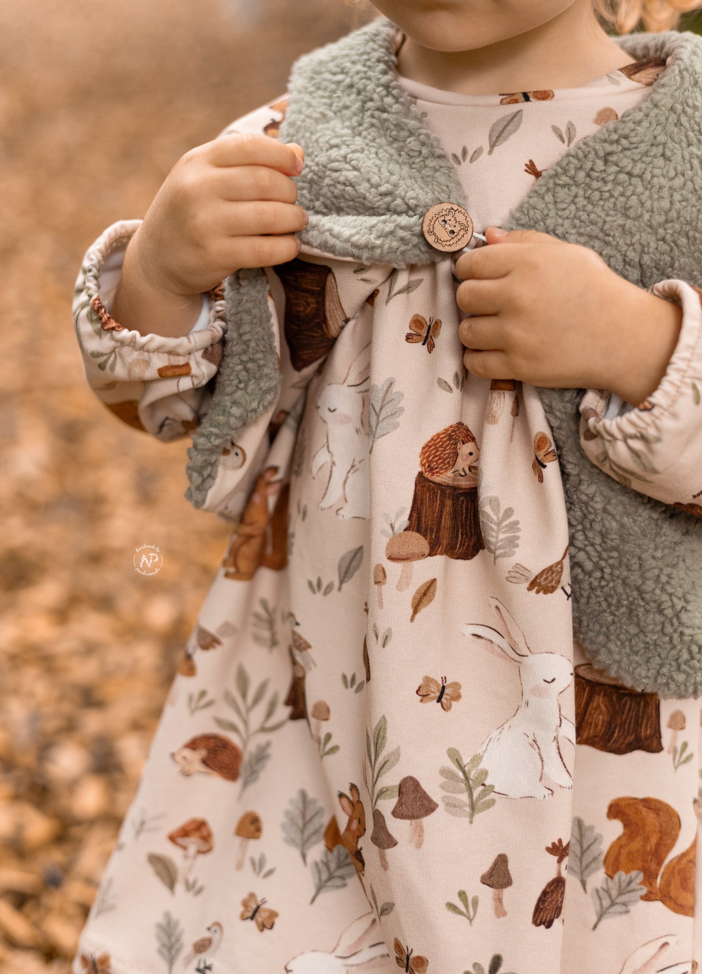 Waldtiere auf der Wiese im Herbst sand - French Terry