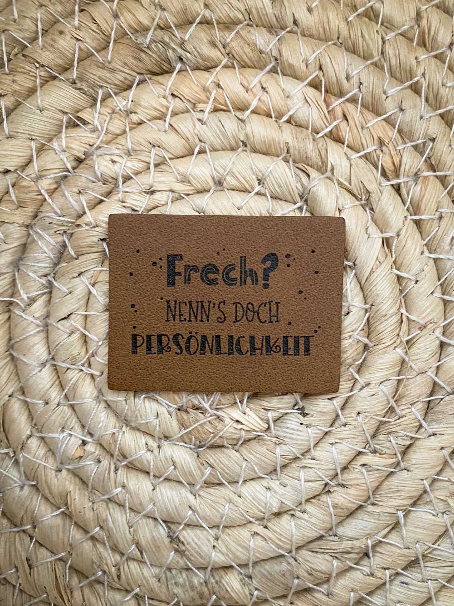 Frech? Nenns doch Persönlichkeit - Kunstleder Label