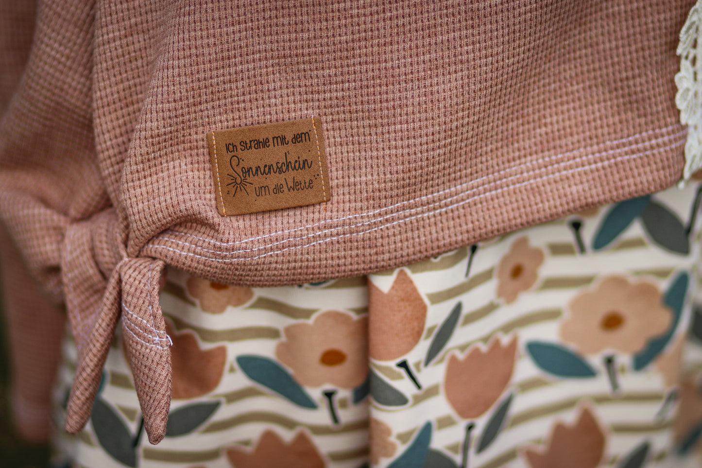 Ich strahle mit dem Sonnenschein um die Wette - Kunstleder Label