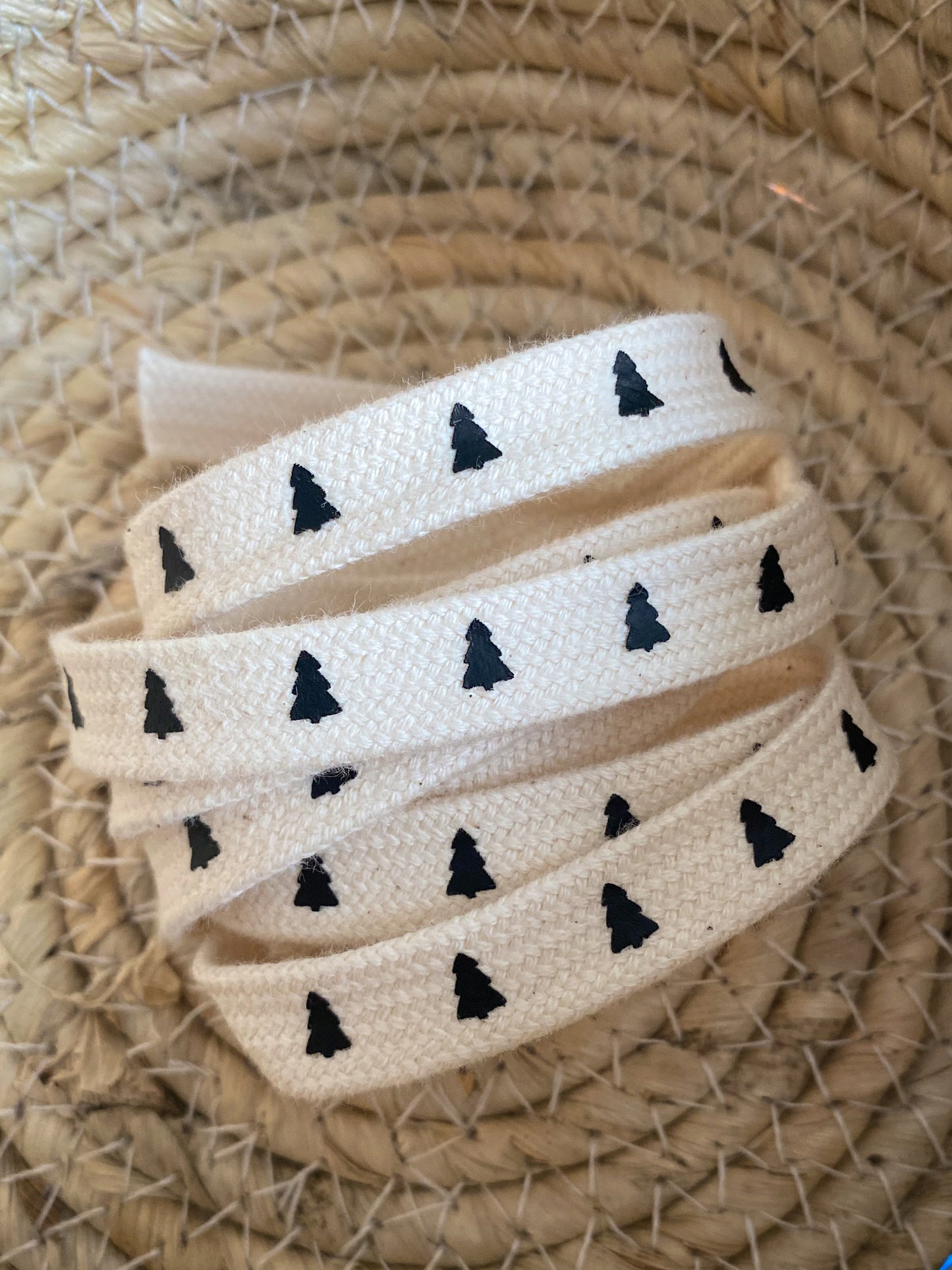 Kordel mit Tannenbäumen