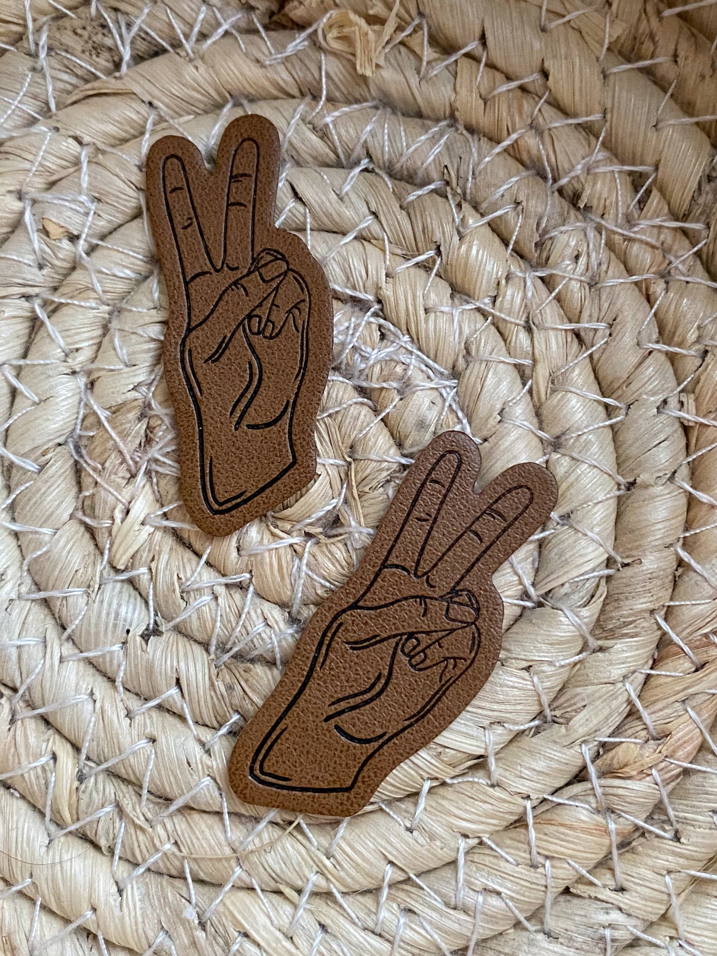Peace (mit Hand) - Kunstleder Label in Form