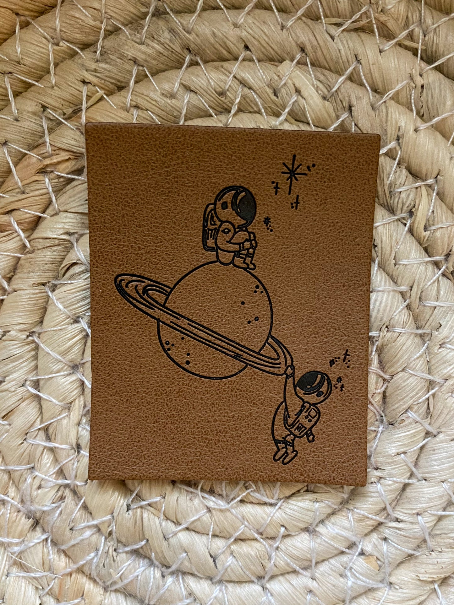 Astronaut & Planet - Kunstleder Label