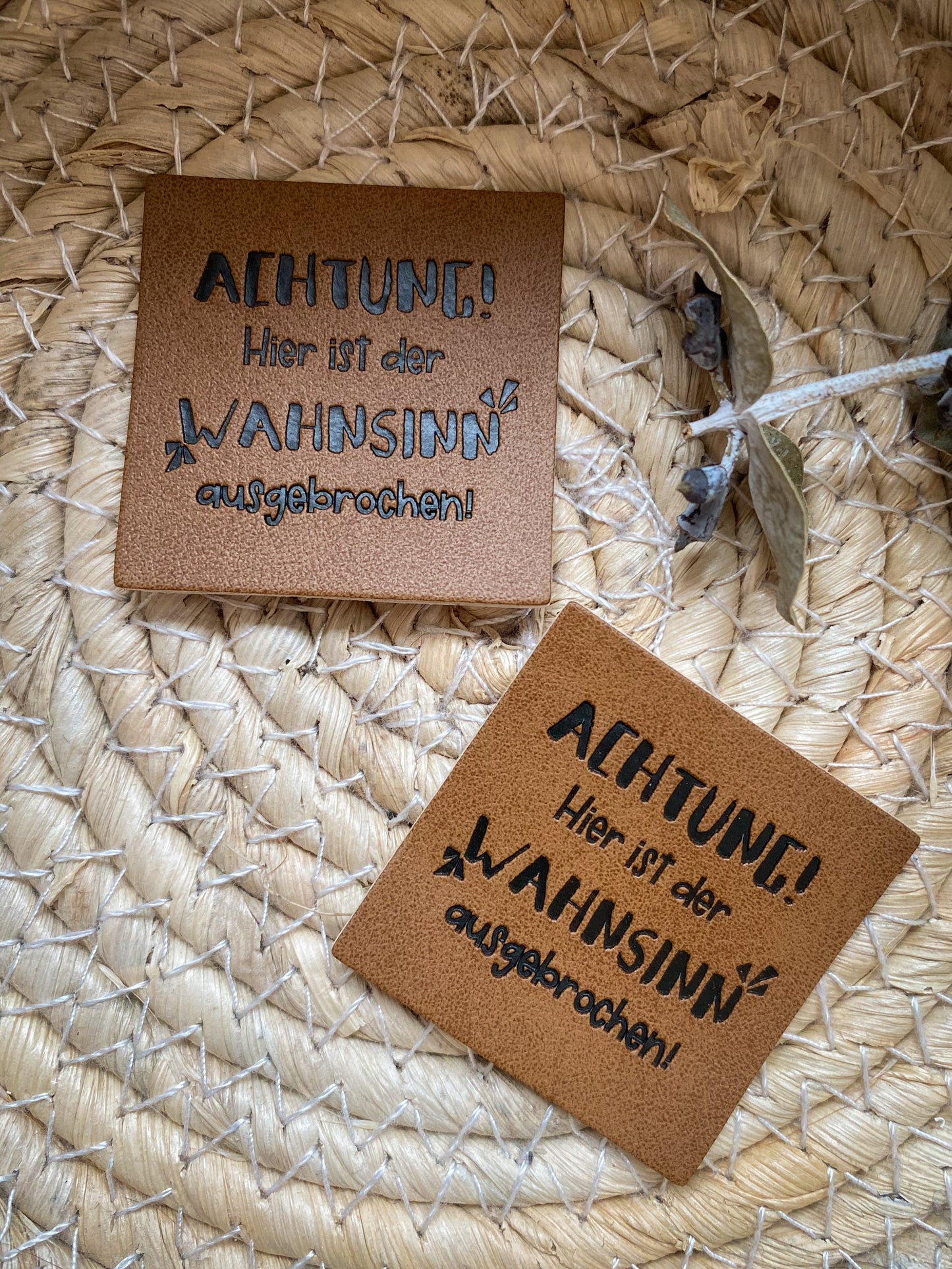 Achtung! Hier ist der Wahnsinn ausgebrochen - Kunstleder Label