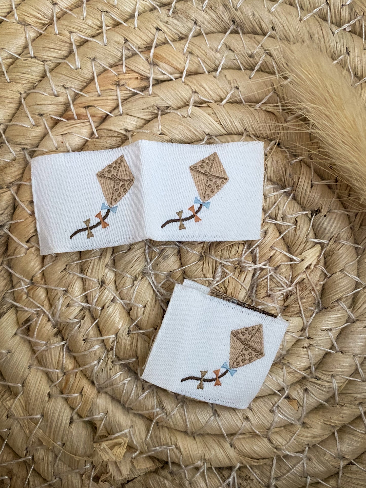 Drachen steigen (fly a kite) - Web Label (bunt)