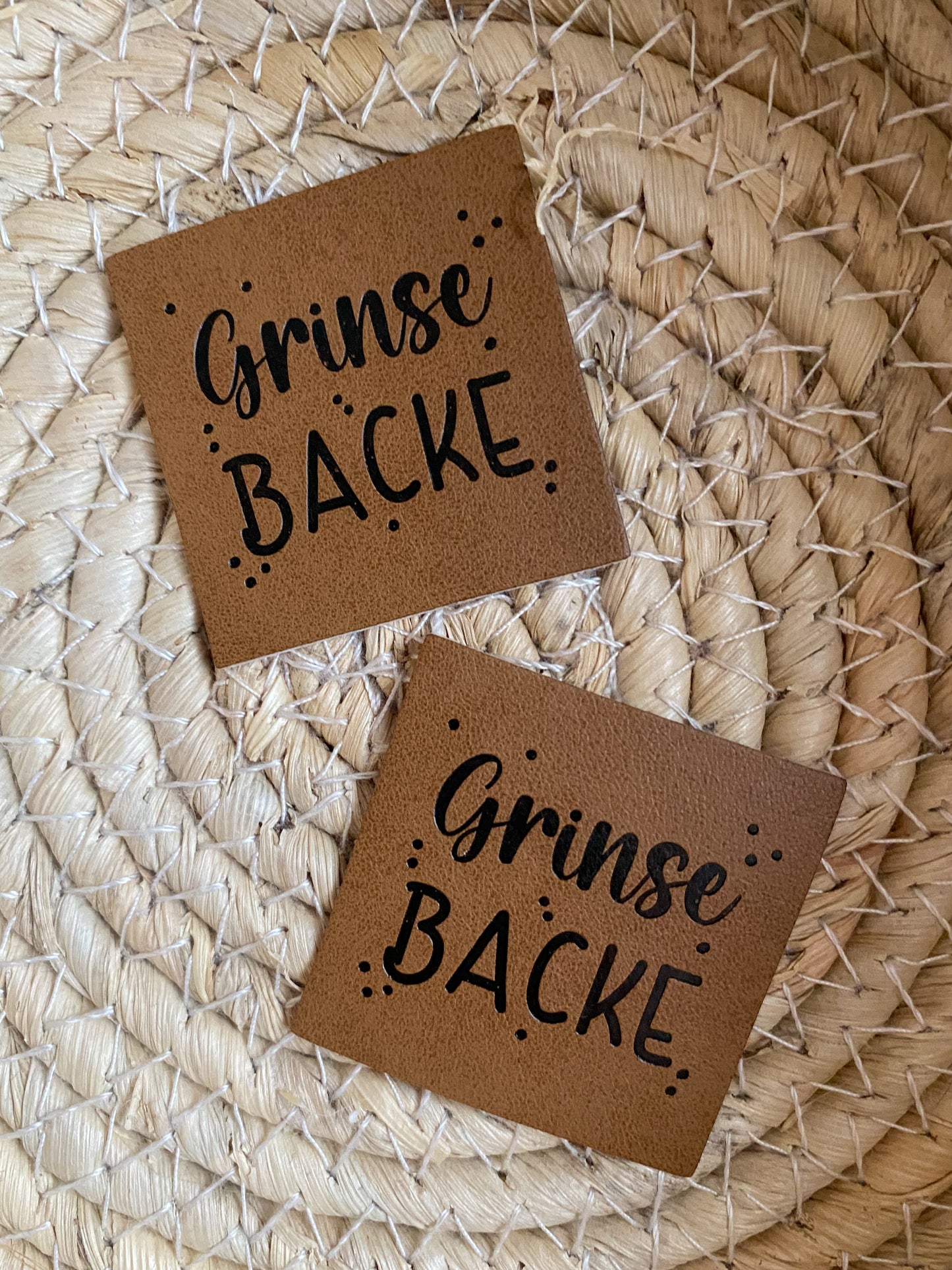 Grinse Backe - Kunstleder Label