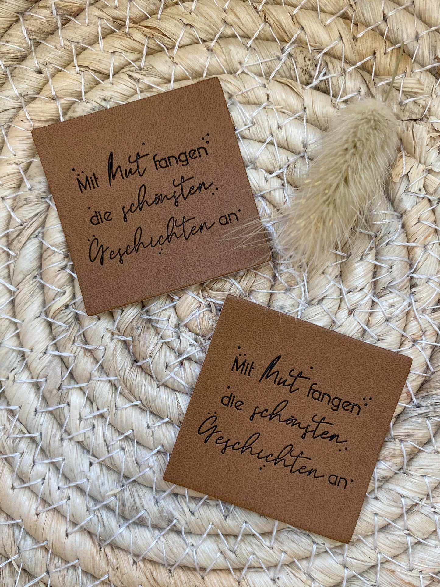 Mit Mut fangen die schönsten Geschichten an - Kunstleder Label