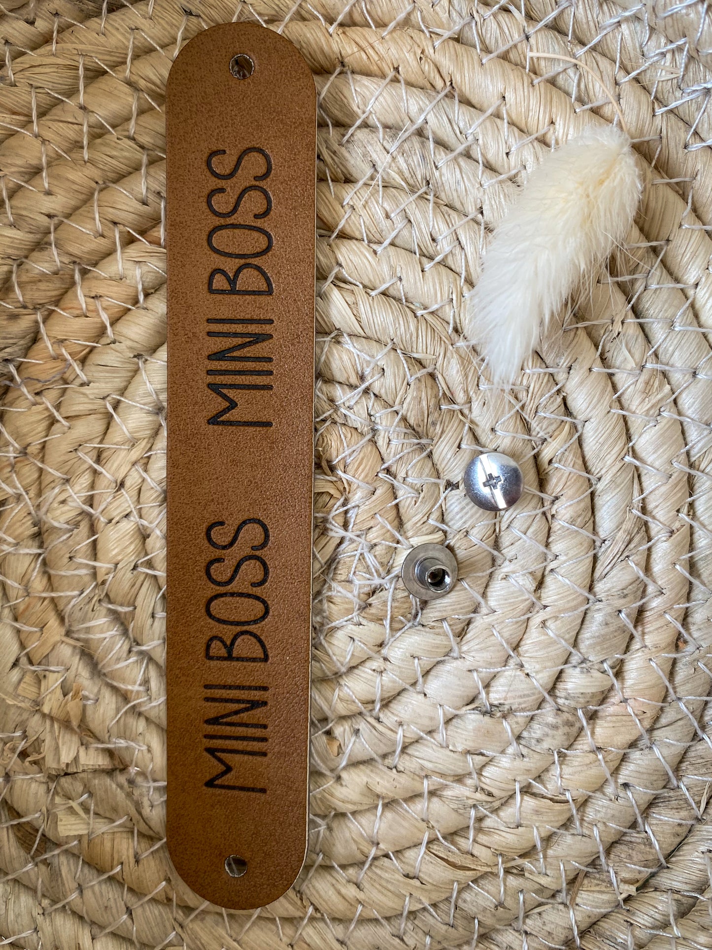 Mini Boss - Knick Label
