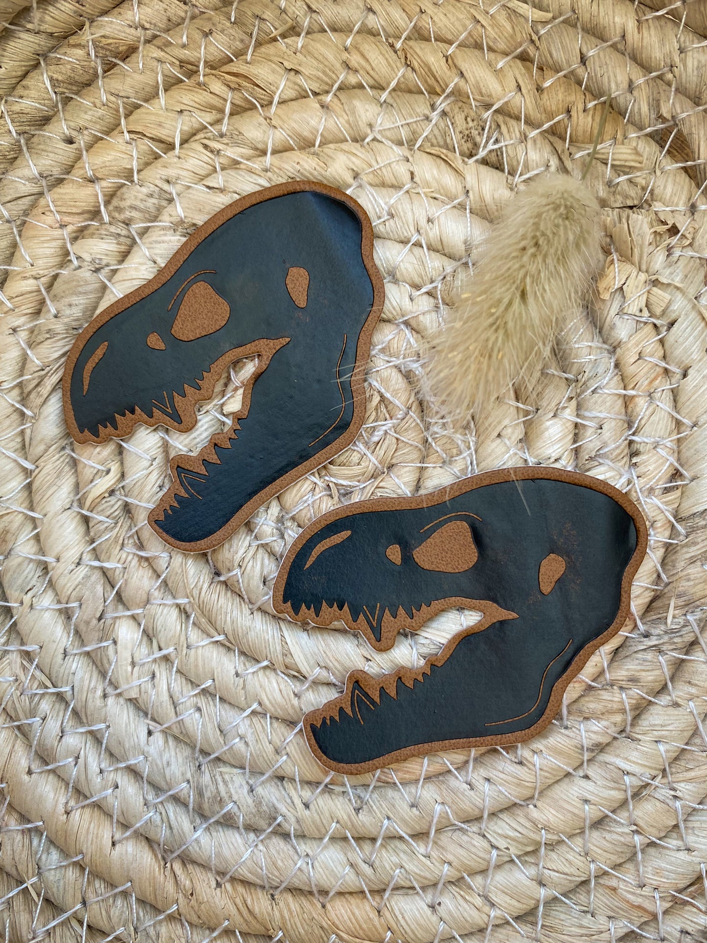 Dino Kopf Knochen- Kunstleder Label