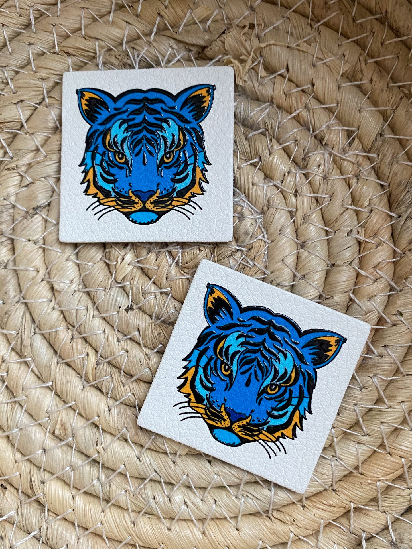 Blue Tiger - Kunstleder Label in weiß & Farbe
