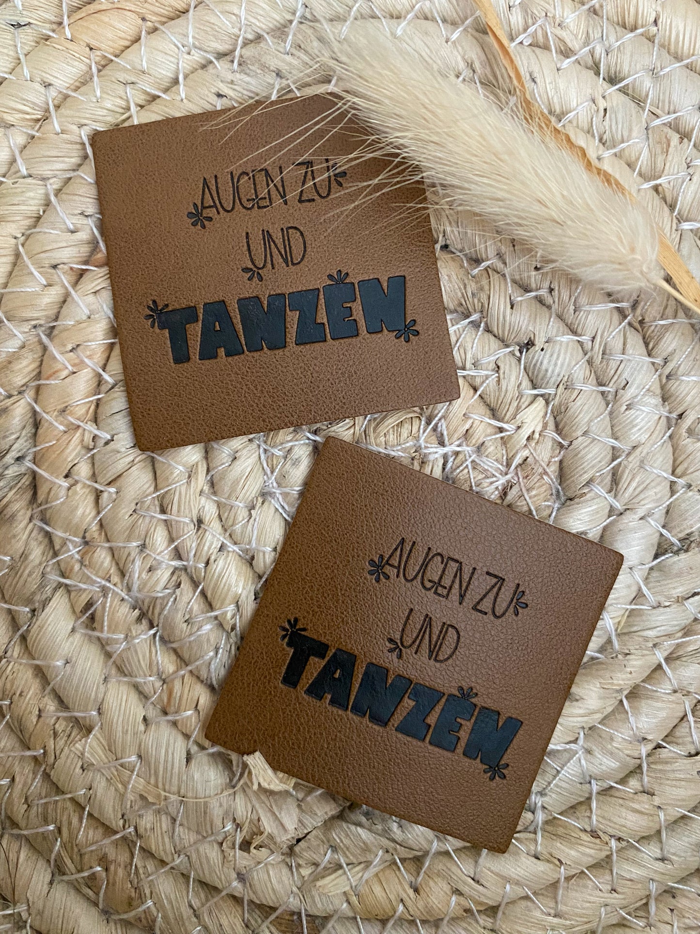 Augen zu und Tanzen - Kunstleder Label