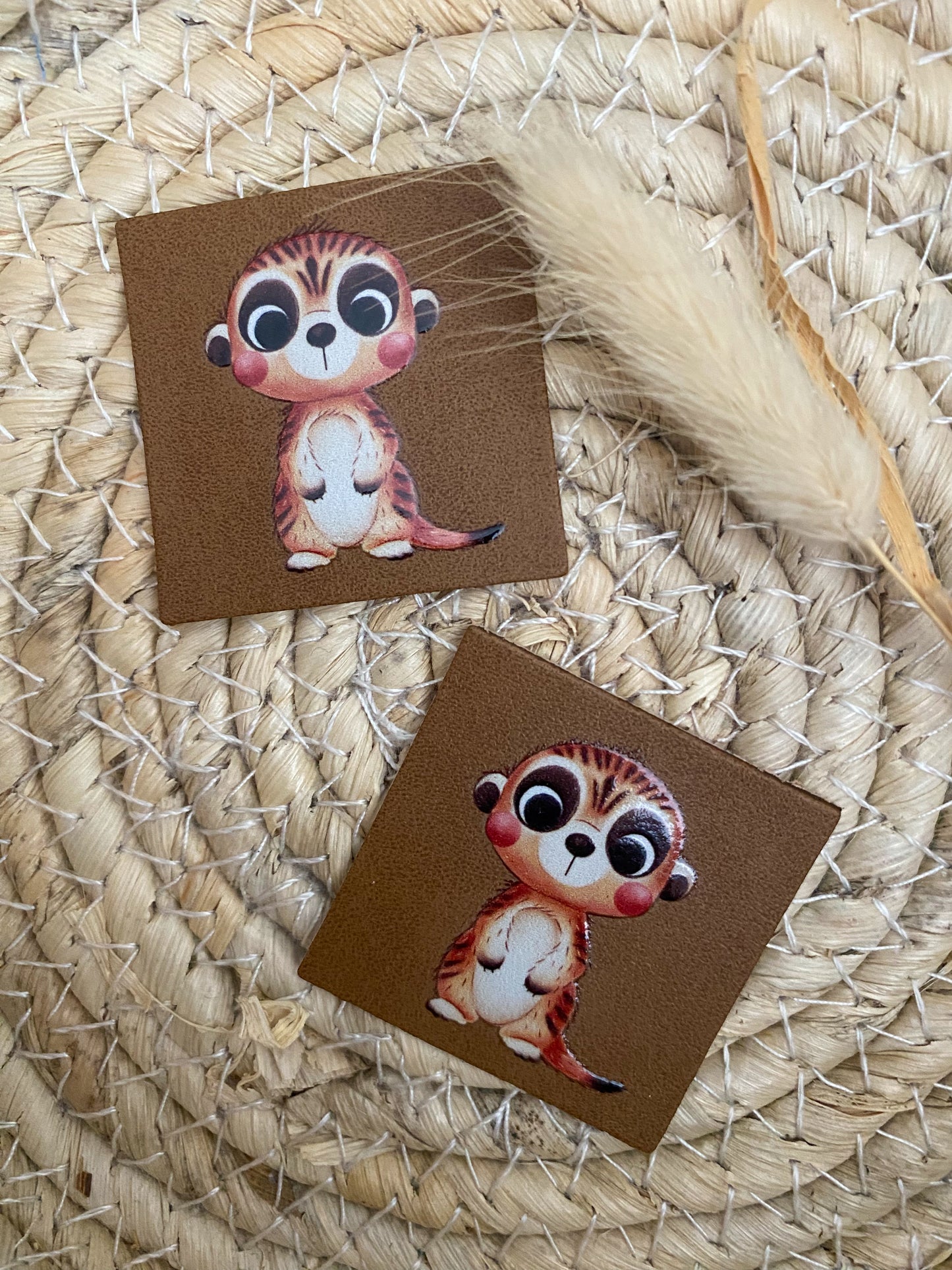 Erdmännchen - Kunstleder Label in Farbe