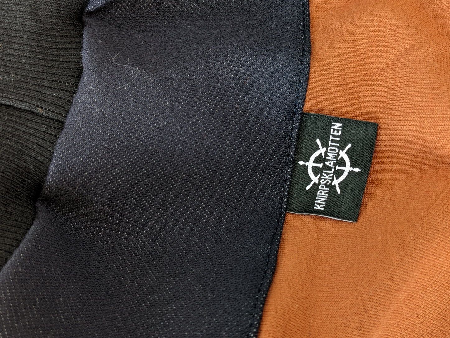 Gewebte Label personalisiert mit Mittelfalz