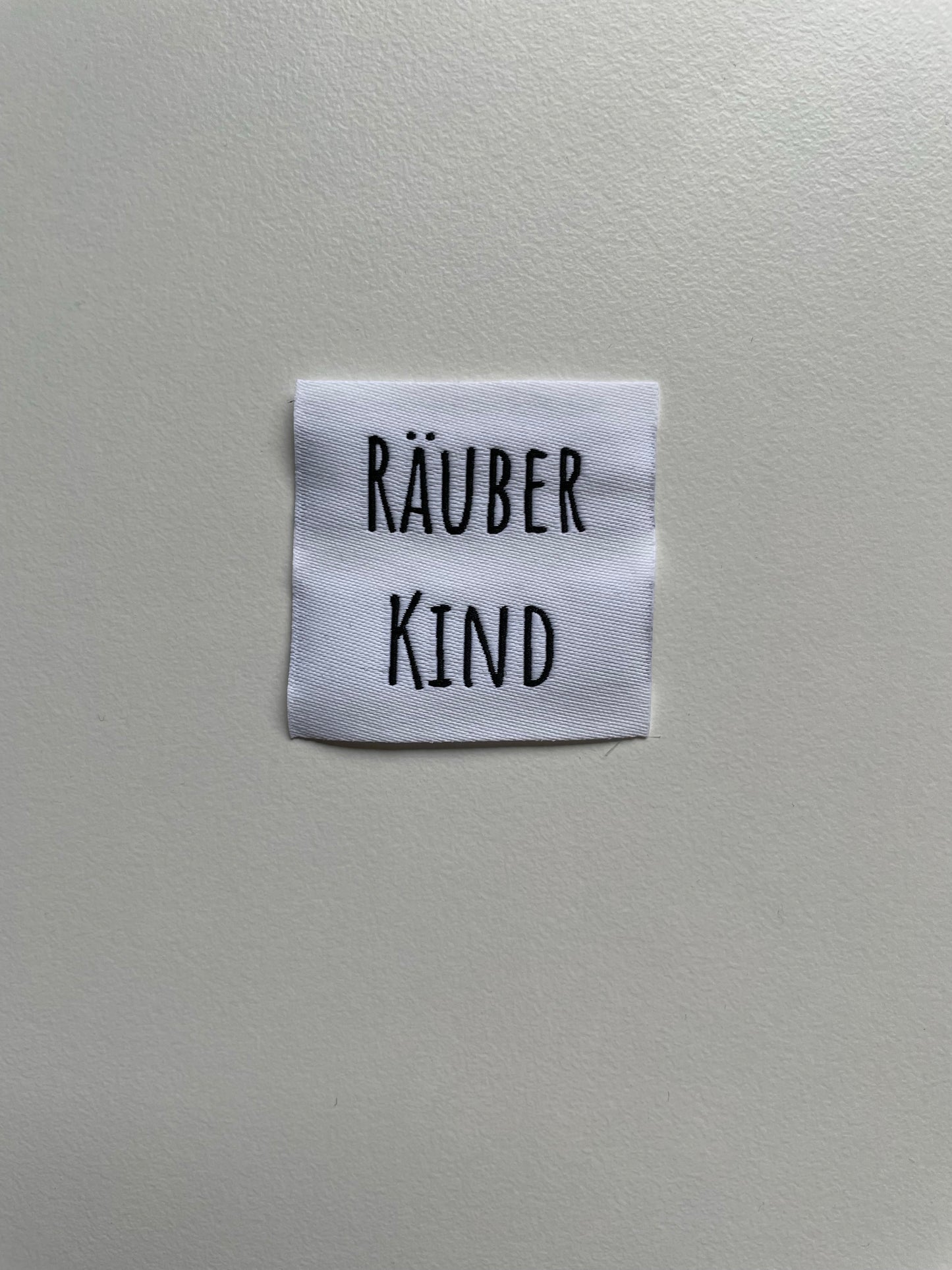 Räuber Kind Label