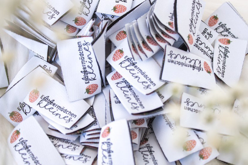 Gewebte Label personalisiert mit Mittelfalz