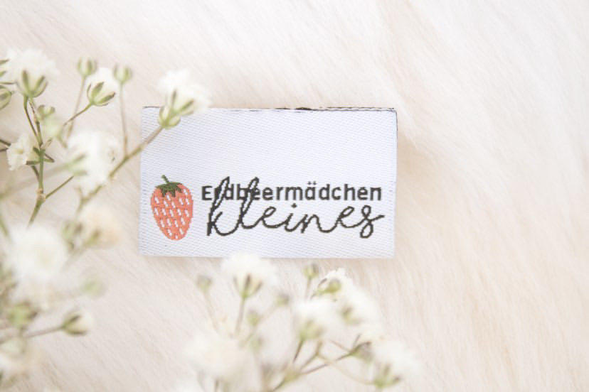 Gewebte Label personalisiert mit Mittelfalz