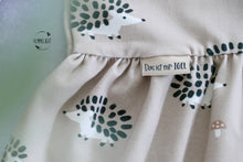 Lade das Bild in den Galerie-Viewer, Igel &amp; Pilz beige - Jersey
