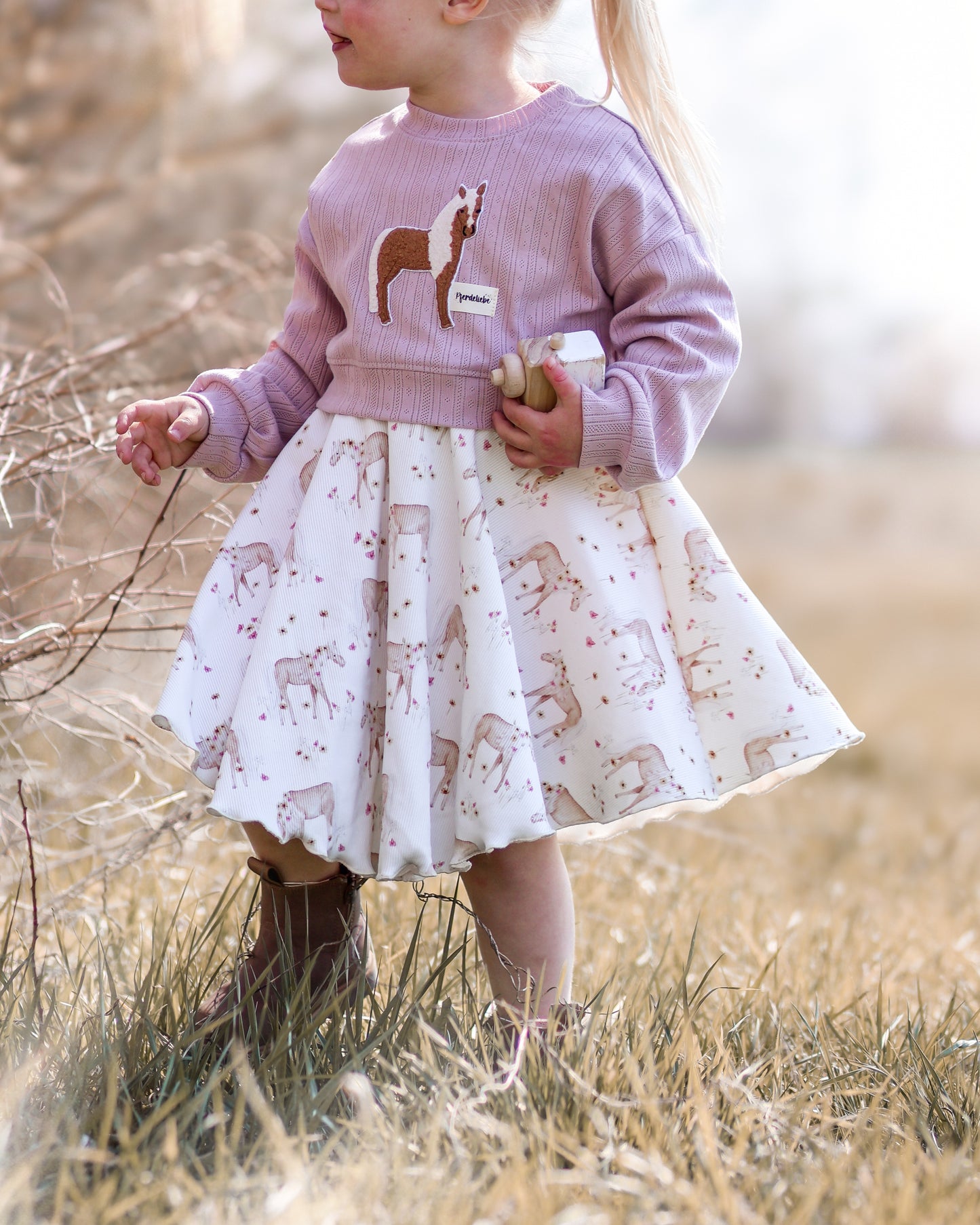 Haflinger Pferd auf der Blumenwiese offwhite - Rib Jersey