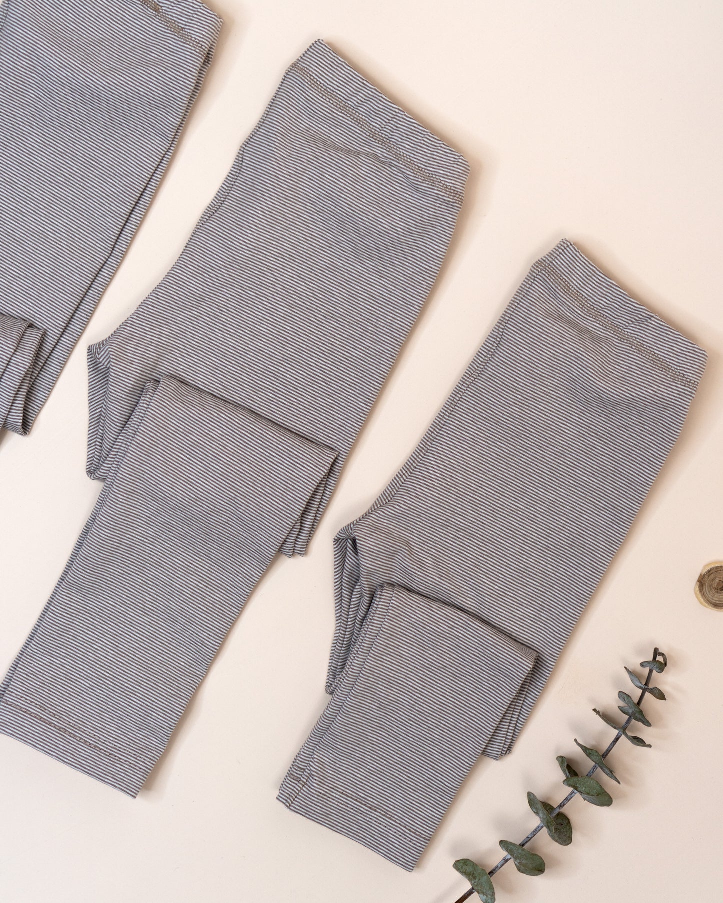 Leggings dünn gestreift taupe