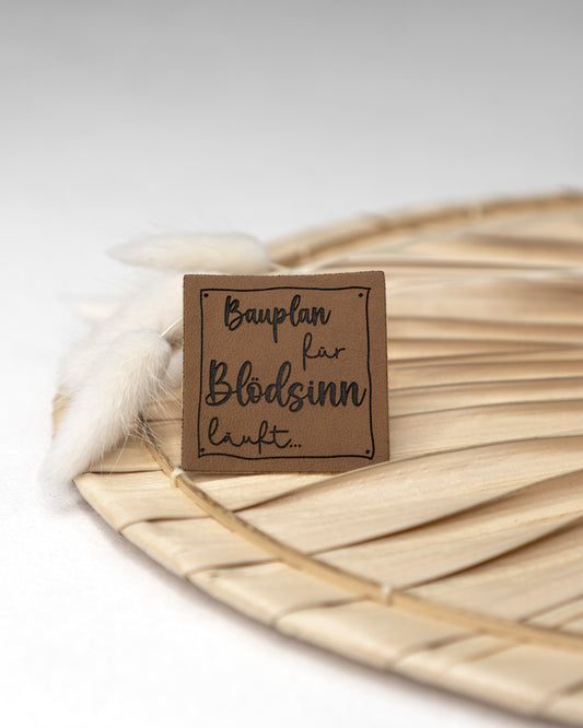 Bauplan für Blödsinn läuft - Kunstleder Label