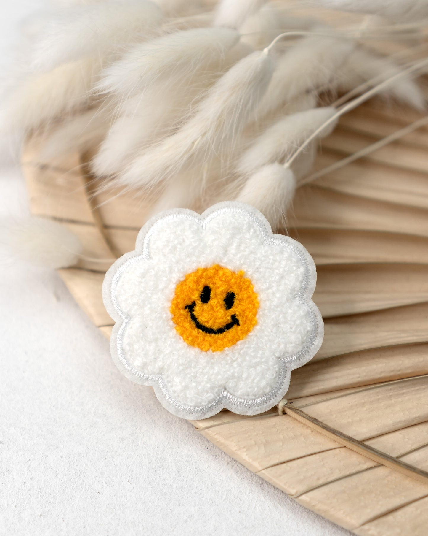 Smiling Daisy - Chenille Patch