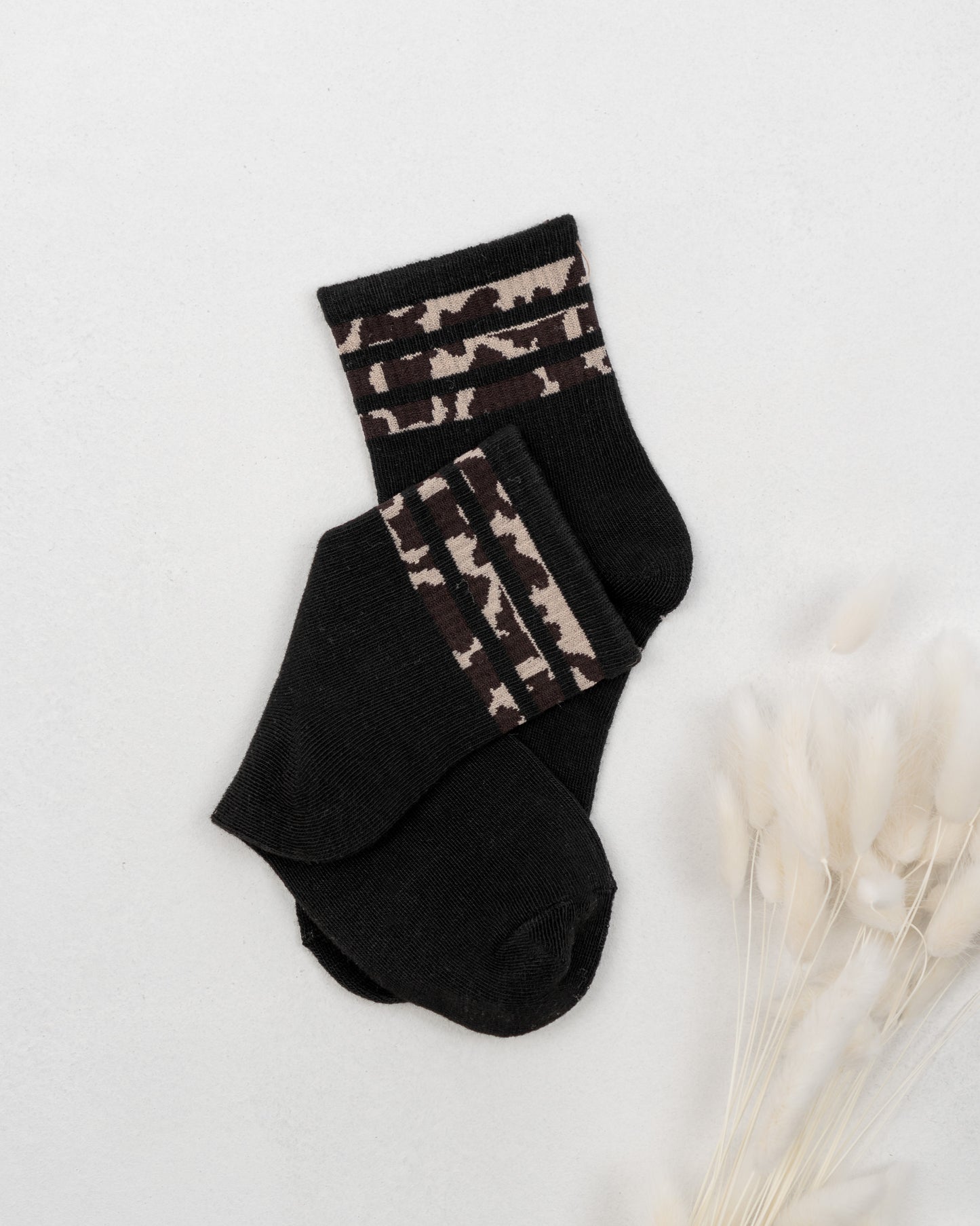 Damen Socken / mit 3 Streifen im Leo Design / schwarz