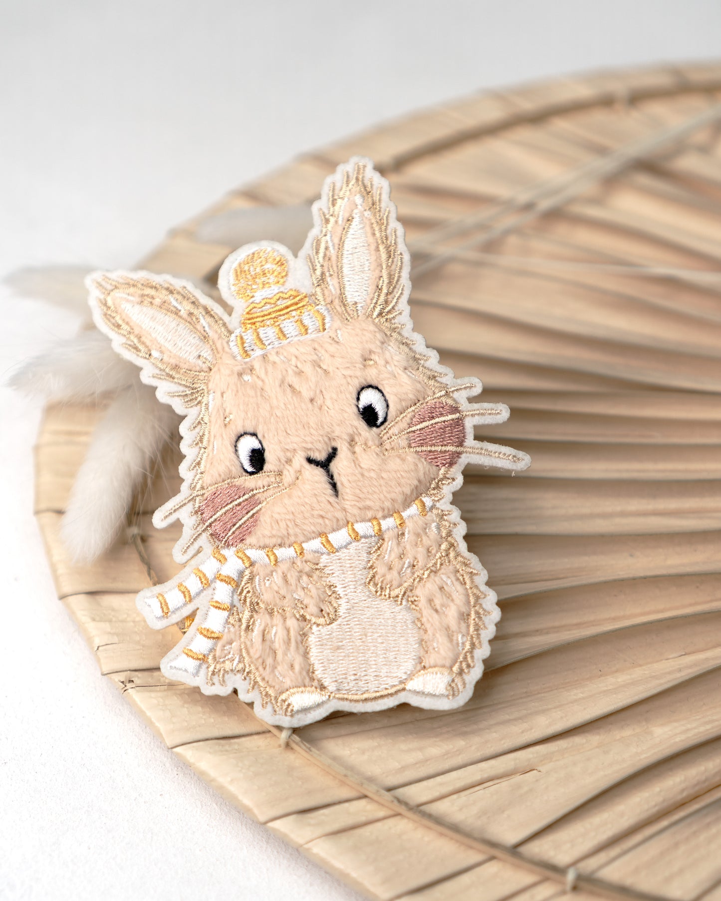 Häschen mit Mütze - Chenille Patch