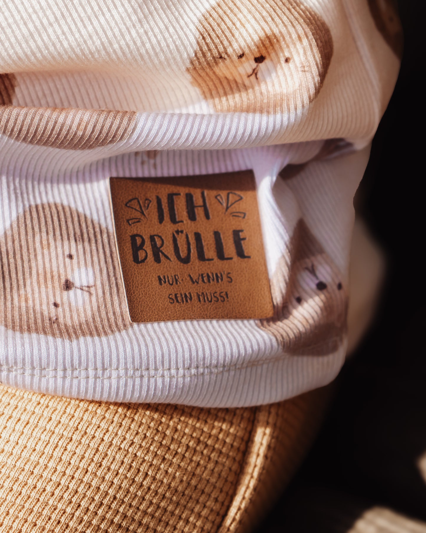 Löwen cream mit Fußspuren - Bio Rib Jersey