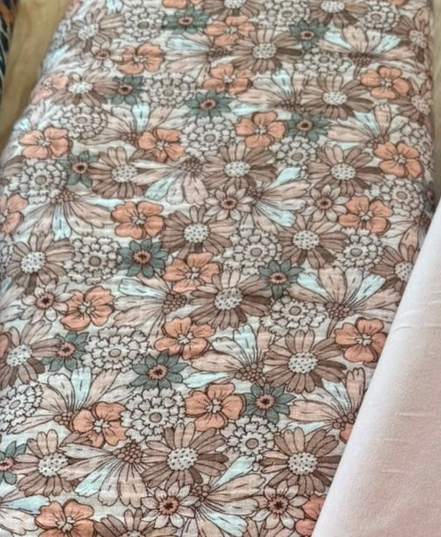 Musselin rosa/peach Blümchem