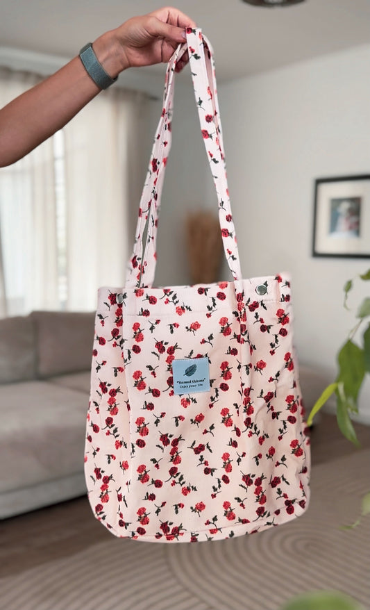 Stoffbeutel mit orangenen Blumen