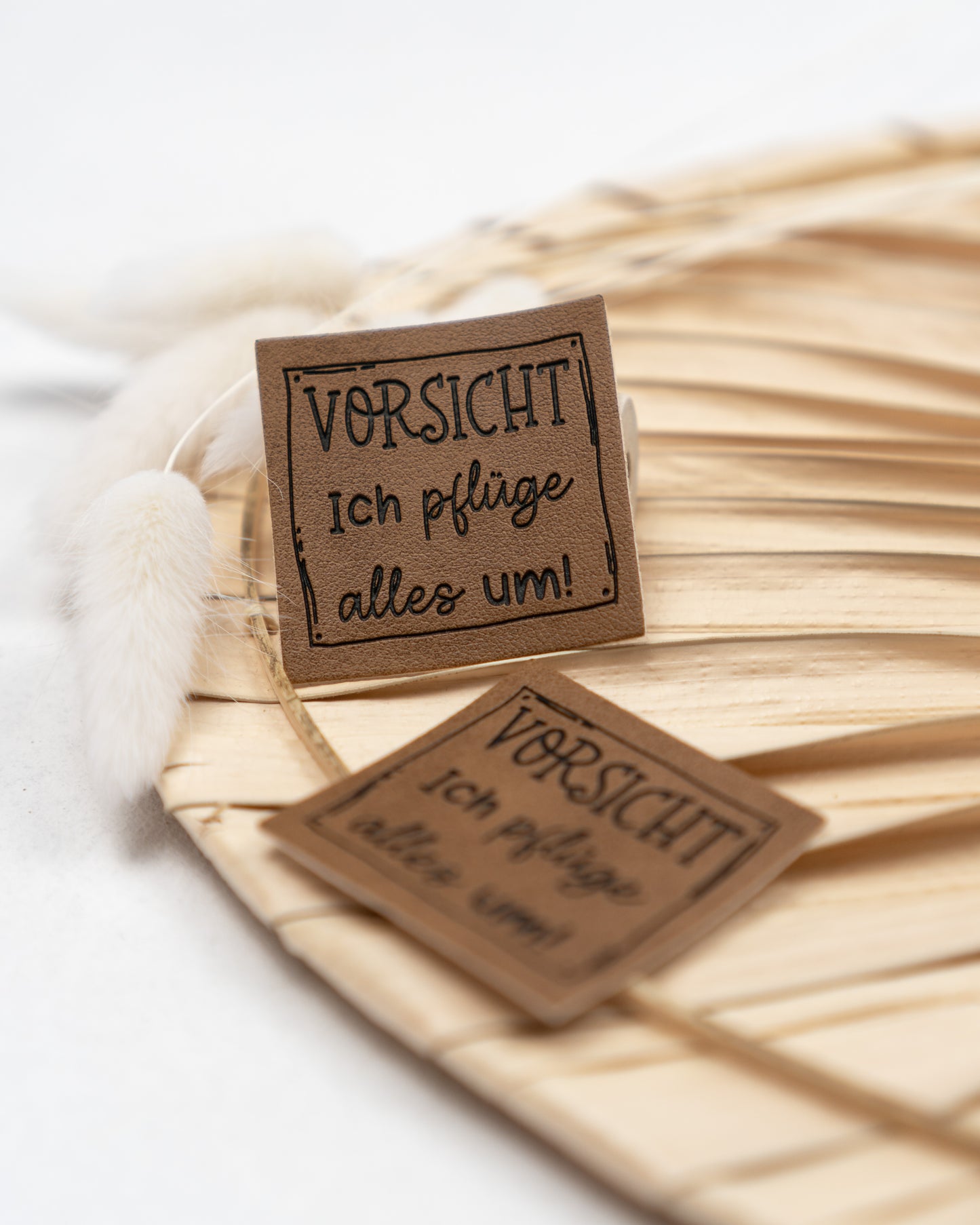 Vorsicht - ich pflüge alles um! - Kunstleder Label