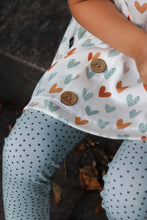 Lade das Bild in den Galerie-Viewer, Hearts &amp; Dots cream - Rib Jersey
