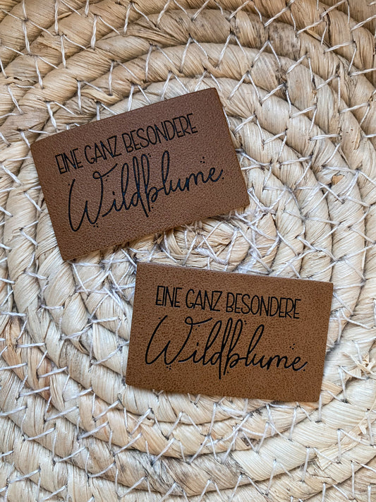 Eine ganz besondere Wildblume - Kunstleder Label