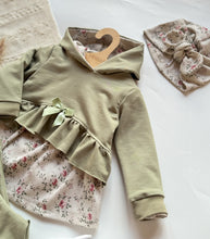 Lade das Bild in den Galerie-Viewer, Botanical Roses - Rib Jersey
