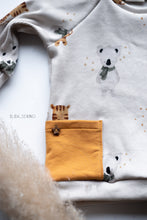 Load image into Gallery viewer, Tiger &amp; Koala mit Schal - Rib Jersey
