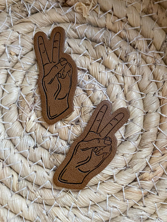 Peace (mit Hand) - Kunstleder Label in Form