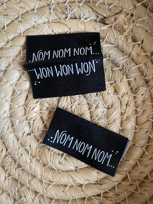 Nom Nom Nom... - schwarzes Web Label