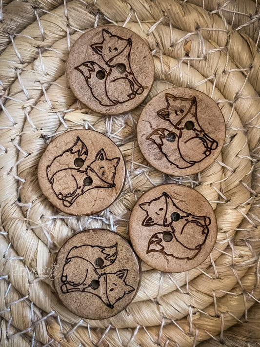 Knopf Fuchs im Herbst