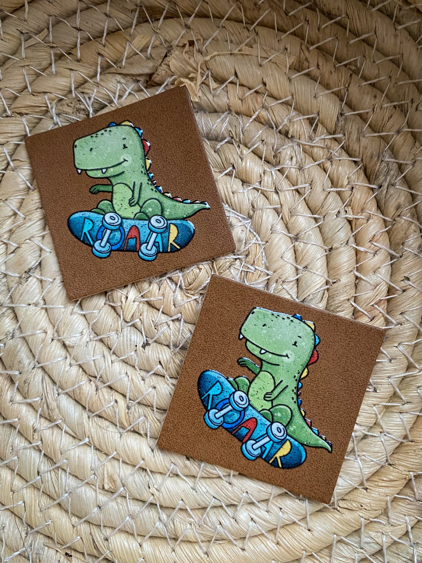 Skate T-Rex - Kunstleder Label in Farbe