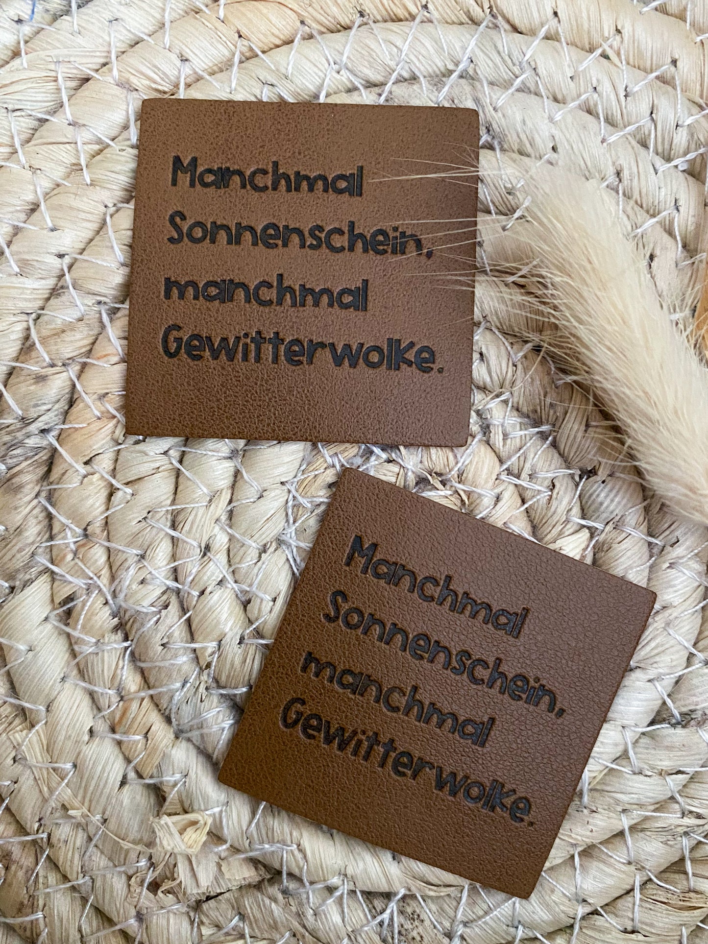 Manchmal Sonnenschein, manchmal Gewitterwolke - Kunstleder Label
