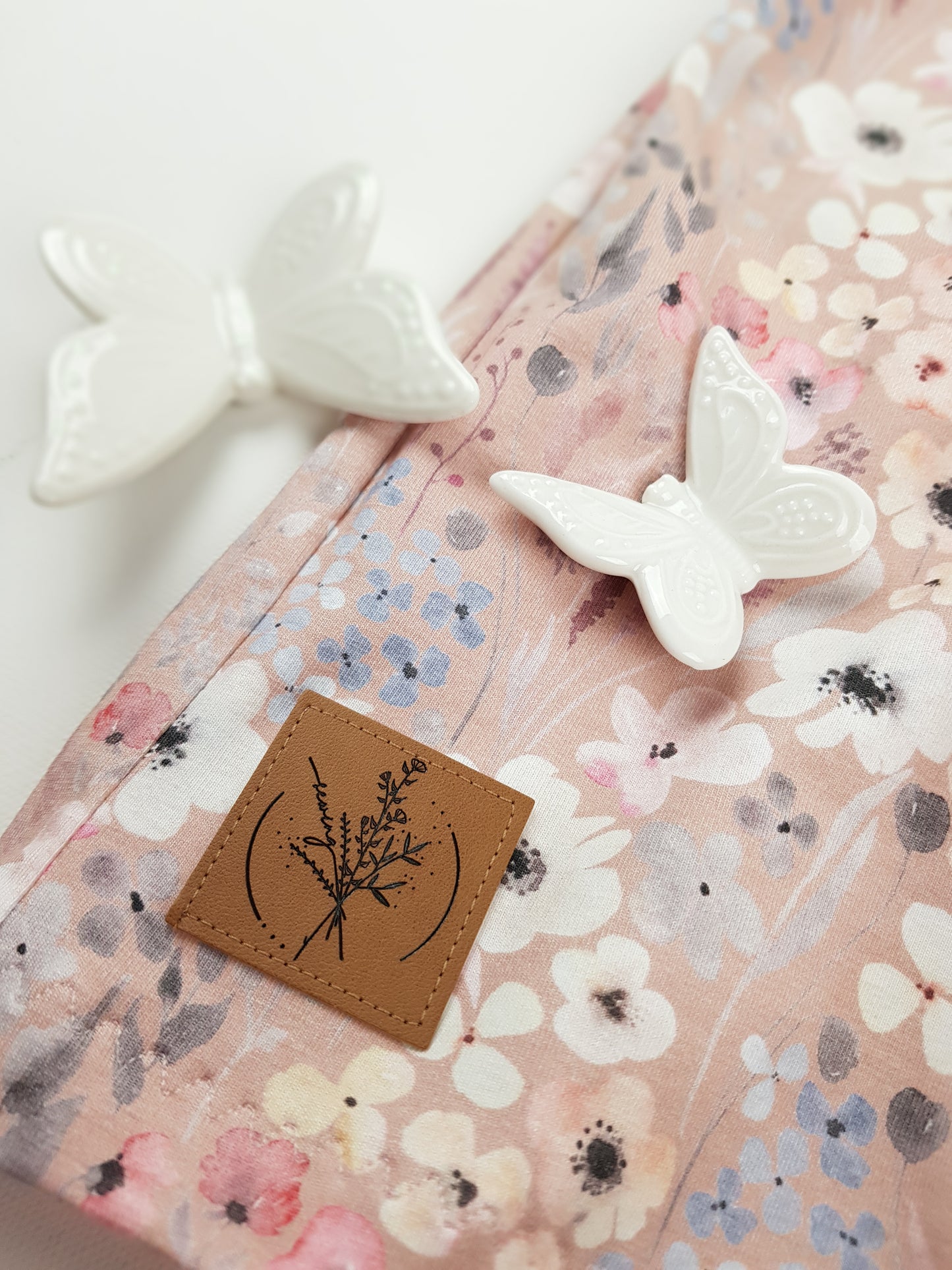 Sewing flowers Label
