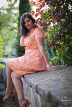 Lade das Bild in den Galerie-Viewer, Golden Flowers apricote
