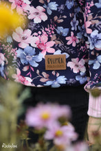 Lade das Bild in den Galerie-Viewer, Blumen Mädchen Label
