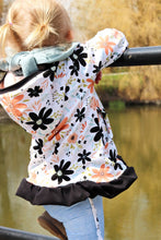 Load image into Gallery viewer, Flowers Maja (white)
