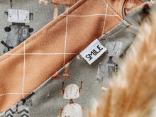 Load image into Gallery viewer, Smile Label
